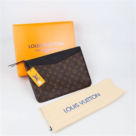 louis vuitton porte clé|louis vuitton key pouch bloomingdale's.